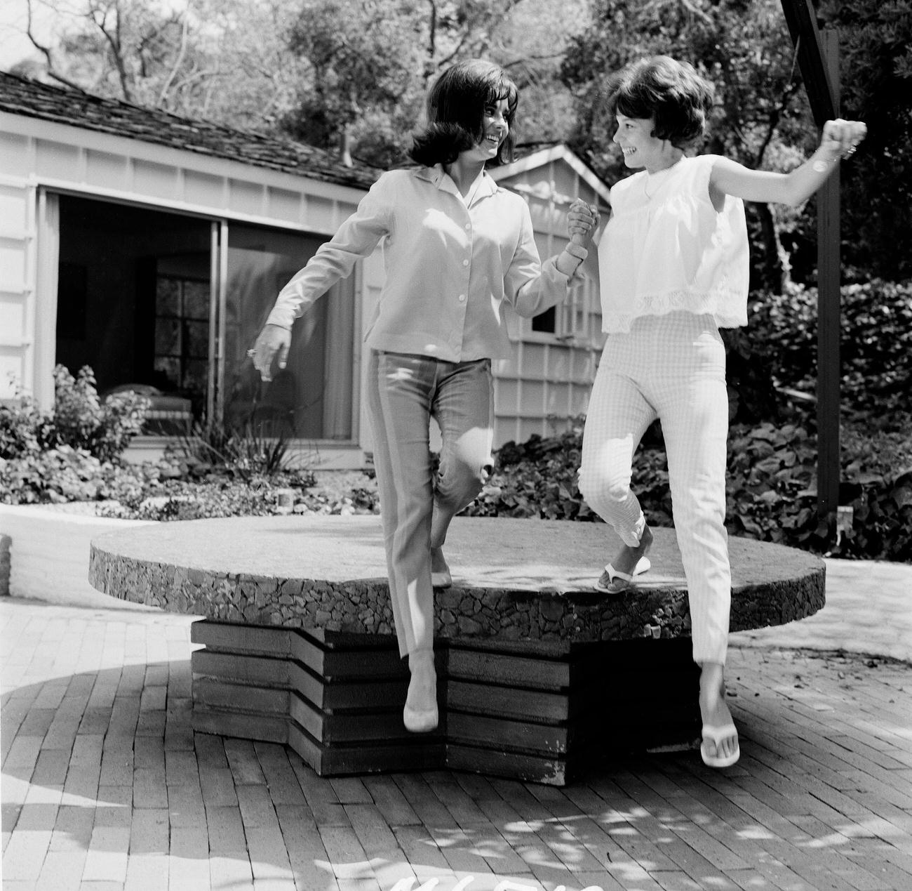 Lana Wood With Her Sister Natalie Wood In Los Angeles, 1960