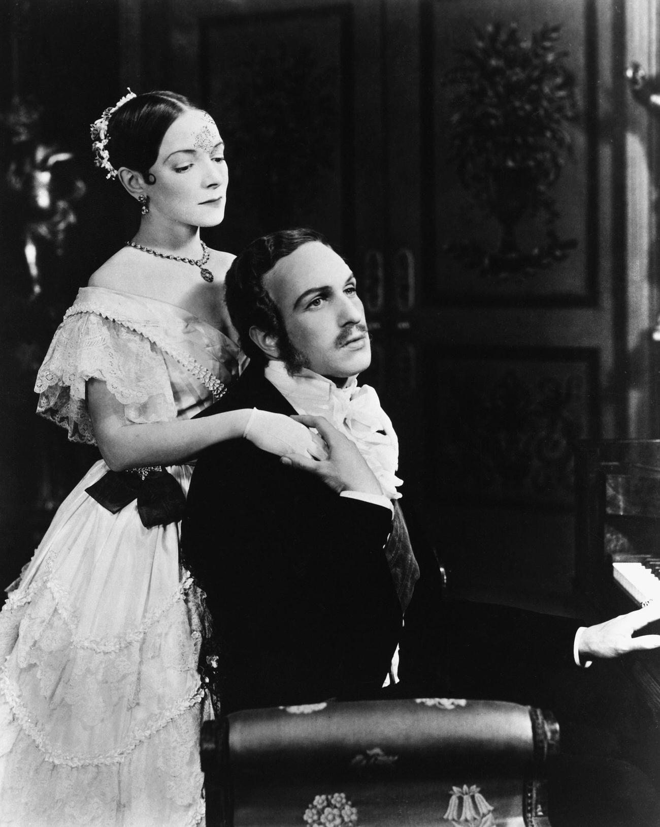 Helen Hayes And Vincent Price In The 1935 Broadway Production Of Victoria Regina.
