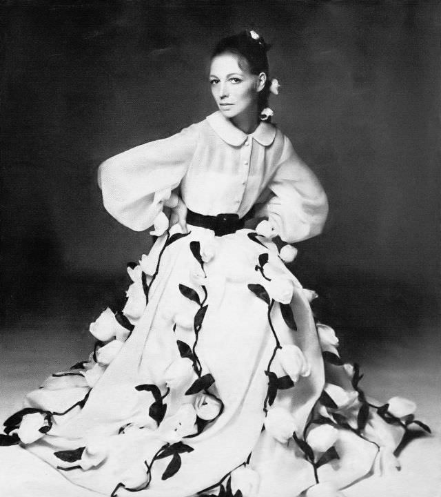 Joanna Pettet In A White Organza Gown By Donald Brooks, Harper'S Bazaar, December 1967.