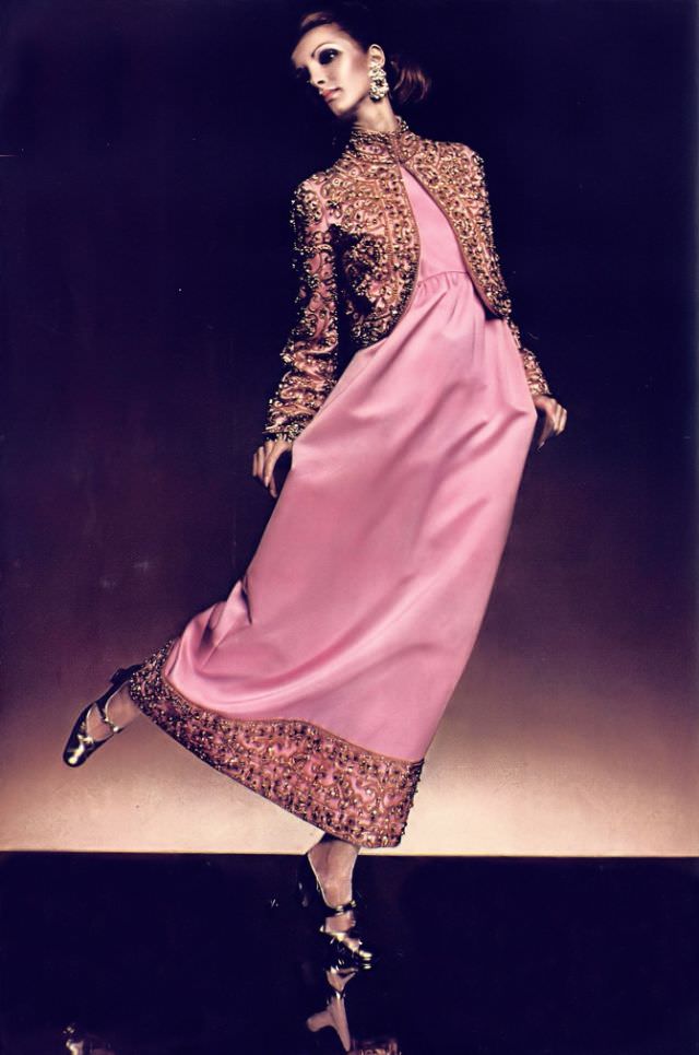 Pat Mcguire In A Silk Dress By Donald Brooks, Harper'S Bazaar, October 1968.