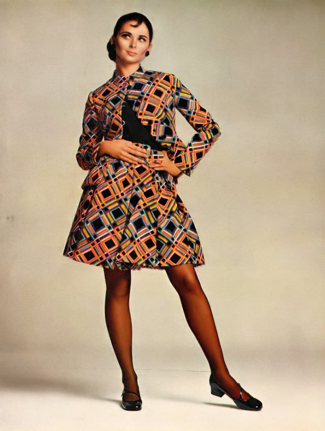 Regine Jaffry In A Cotton Suit By Donald Brooks, Harper'S Bazaar, May 1968.