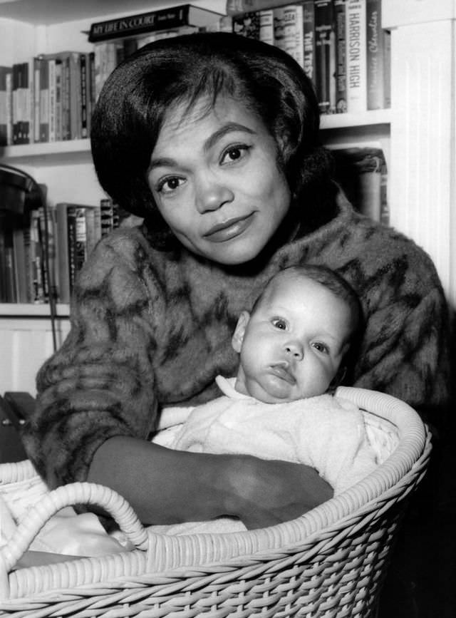 The Sweet And Loving Moments Of Eartha Kitt With Daughter Kitt Captured In 1960S Photos
