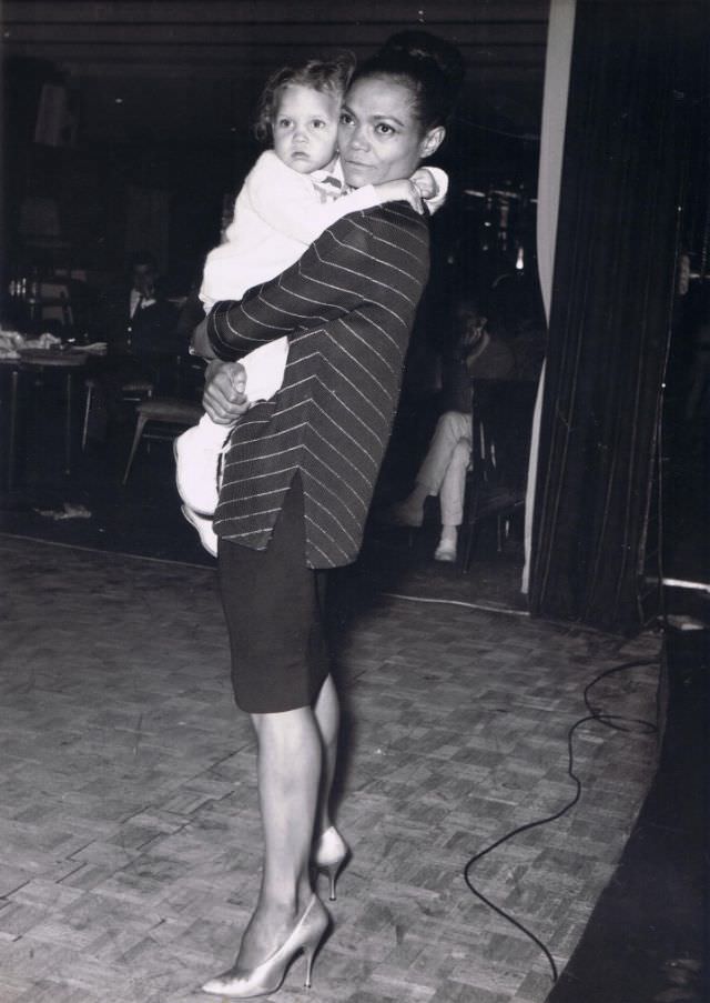 The Sweet And Loving Moments Of Eartha Kitt With Daughter Kitt Captured In 1960S Photos