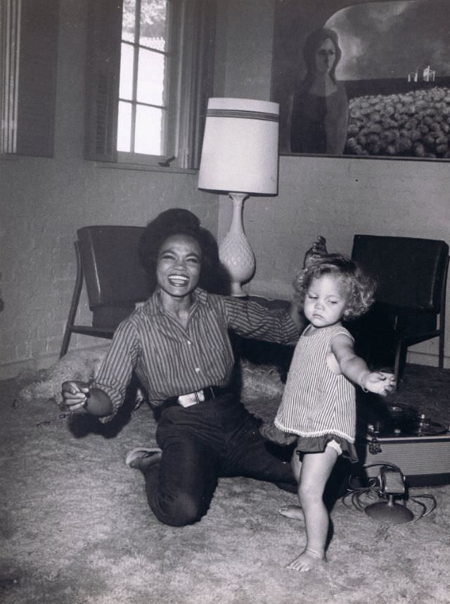 The Sweet And Loving Moments Of Eartha Kitt With Daughter Kitt Captured In 1960S Photos