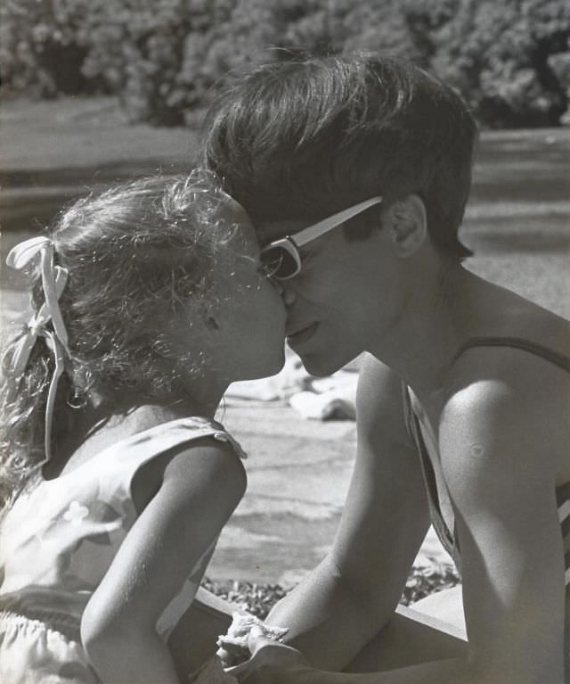 The Sweet And Loving Moments Of Eartha Kitt With Daughter Kitt Captured In 1960S Photos