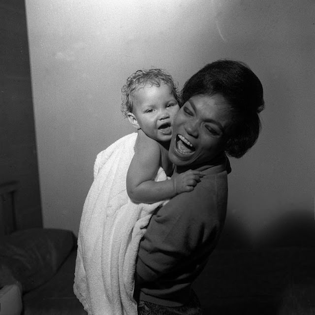 The Sweet And Loving Moments Of Eartha Kitt With Daughter Kitt Captured In 1960S Photos