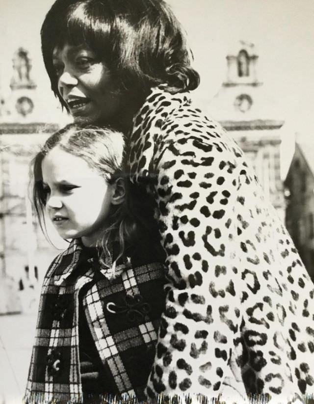 The Sweet And Loving Moments Of Eartha Kitt With Daughter Kitt Captured In 1960S Photos