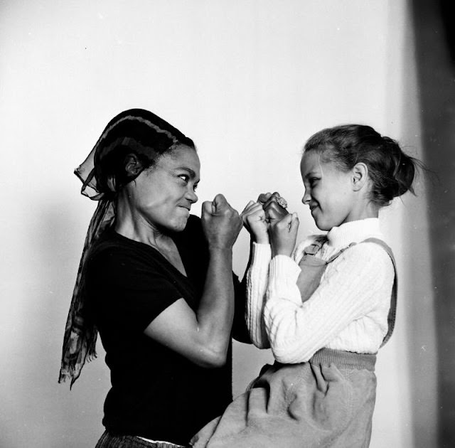 The Sweet And Loving Moments Of Eartha Kitt With Daughter Kitt Captured In 1960S Photos