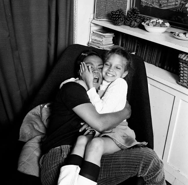 The Sweet And Loving Moments Of Eartha Kitt With Daughter Kitt Captured In 1960S Photos
