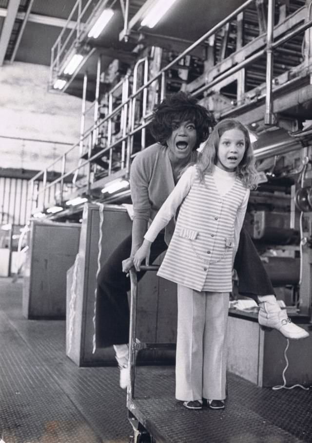 The Sweet And Loving Moments Of Eartha Kitt With Daughter Kitt Captured In 1960S Photos