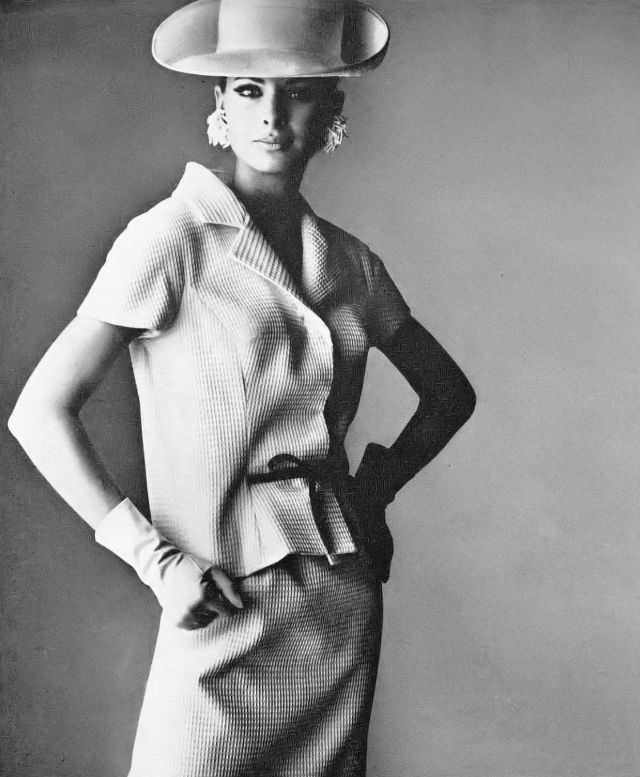 The Beautiful Fashion Designs by Luis Estévez in the 1950s and