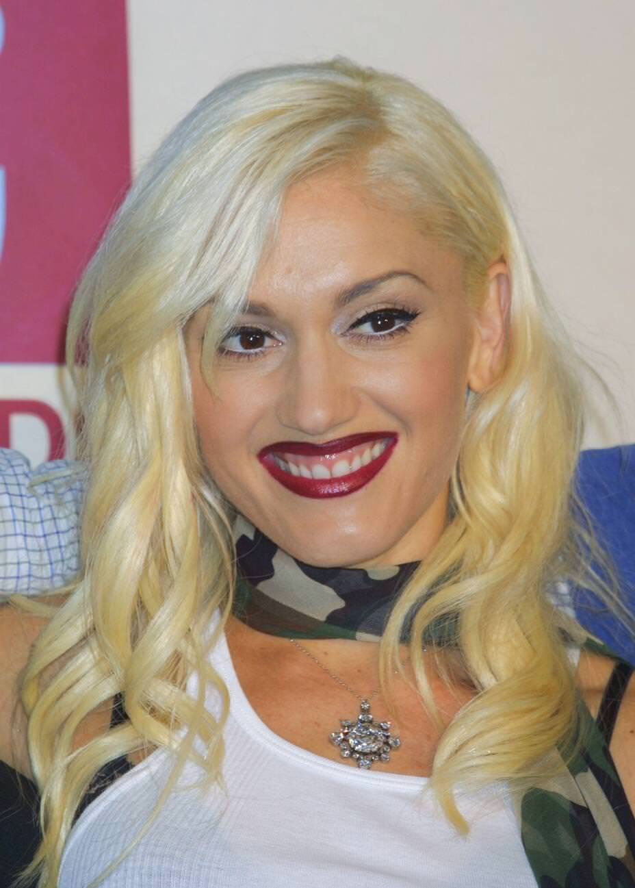 Gwen Stefani At Mtv Video Music Awards, Radio City Music Hall, New York, August 29, 2002.