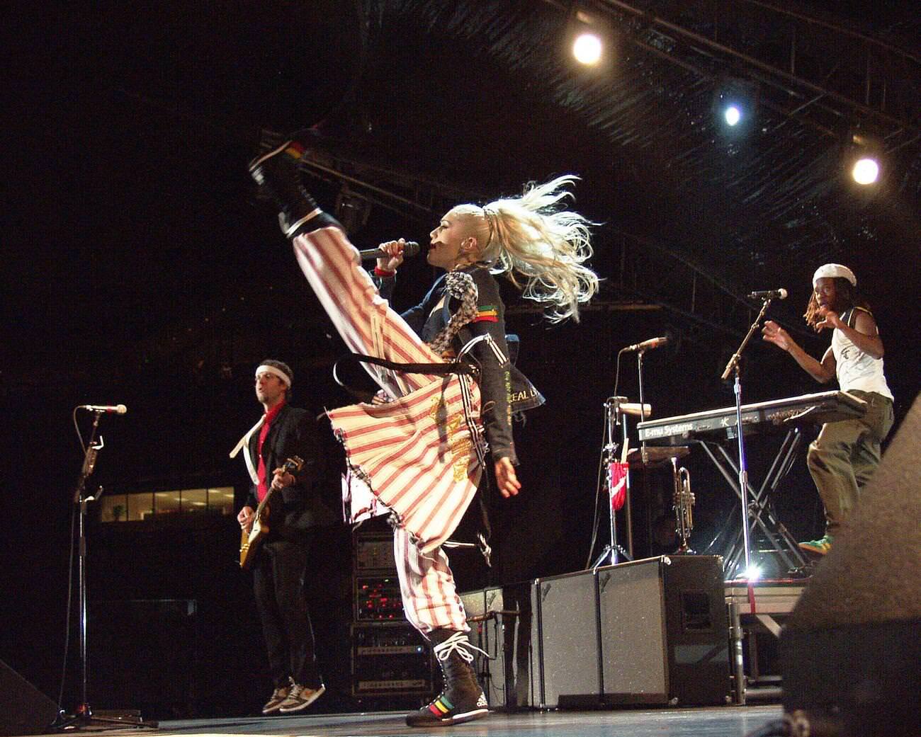 Gwen Stefani, Tom Dumont, Stephen Bradley Perform At Turner Field, Atlanta, Georgia, October 26, 2002.