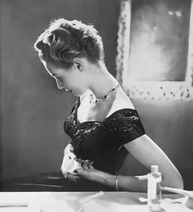 Pat O'Reilly'S Hairstyle By Riché, Harper'S Bazaar Uk, January 1952.