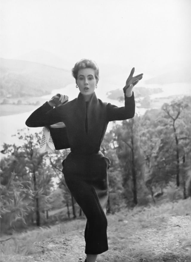 Pat O'Reilly In A Red And Brown Tweed Suit By Country Life, Scotland, Harper'S Bazaar Uk, August 1953.