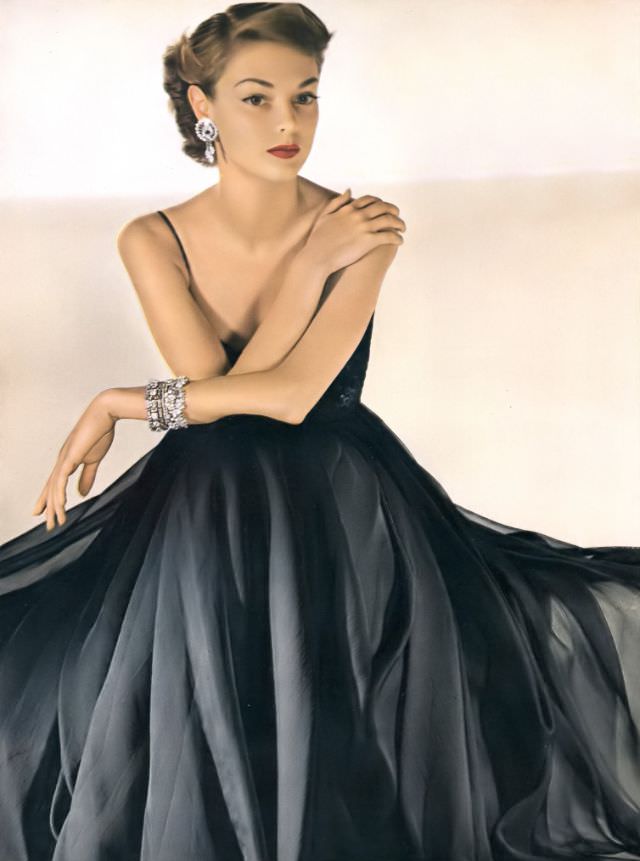 Jean Patchett In Wool Chiffon Gown By Pauline Trigere, November 1948.