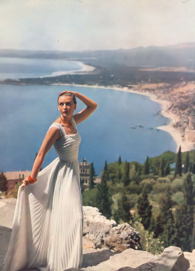 Shelagh Wilson In Roecliff &Amp;Amp; Chapman'S Grecian Dress, Harper'S Bazaar Uk, January 1952.