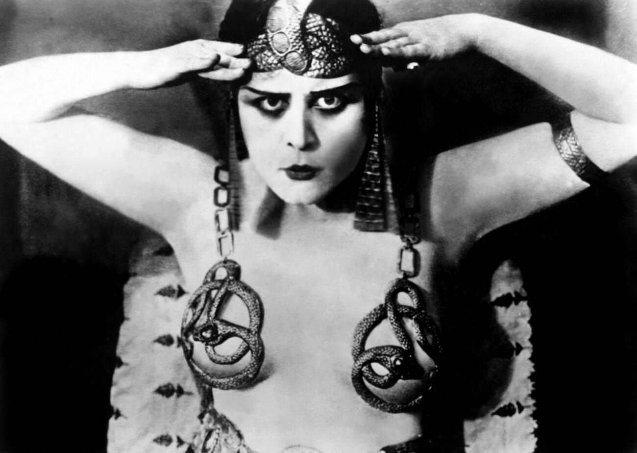 Theda Bara On The Set Of Cleopatra, 1917