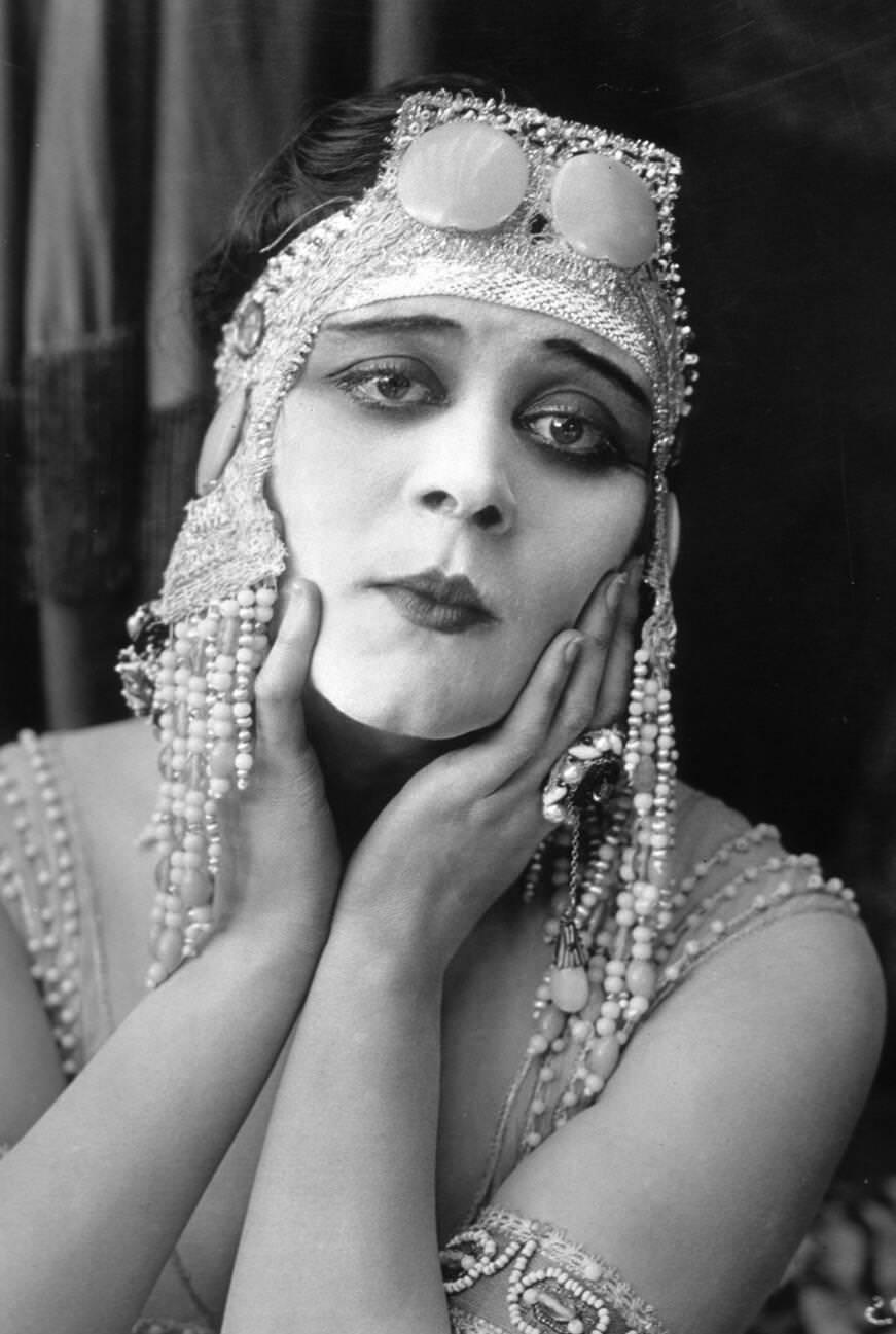 Publicity Still Of Theda Bara In Cleopatra, 1917.