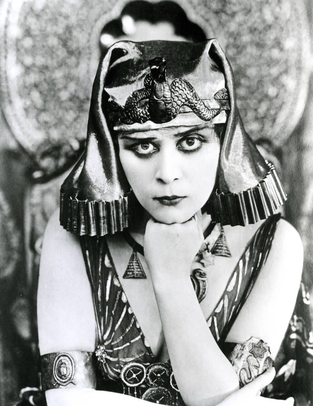 Theda Bara On The Set Of Cleopatra, 1917