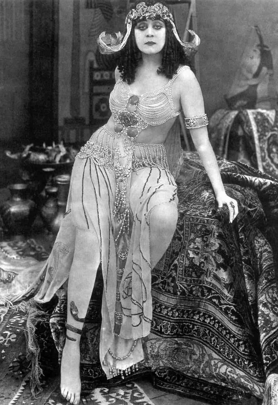 Behind The Scenes With Theda Bara In Cleopatra, 1917.