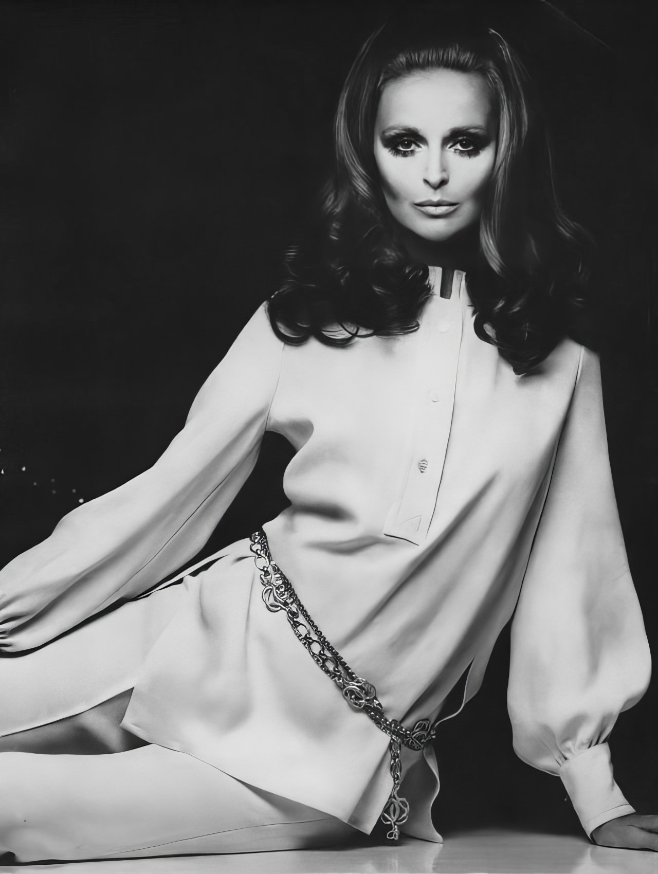 Samantha Jones In A Pink Crêpe Tunic And Pants By Nina Ricci, Vogue, November 15, 1968.