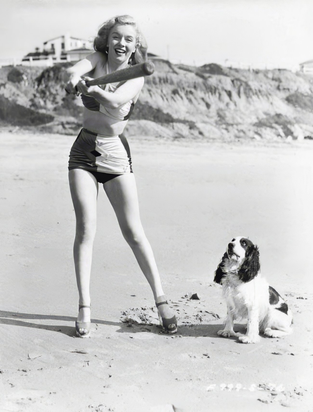 Heartwarming Vintage Photos Of Marilyn Monroe Posing With Her Dogs