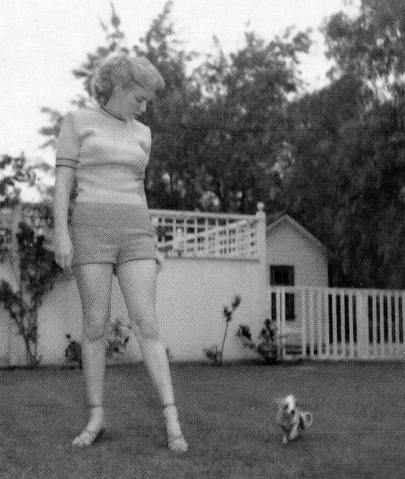 Heartwarming Vintage Photos of Marilyn Monroe Posing with her Dogs