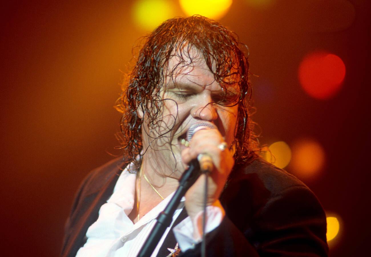 The Epic Life Story Of Meat Loaf Through Photos That Capture His Dynamic Performances