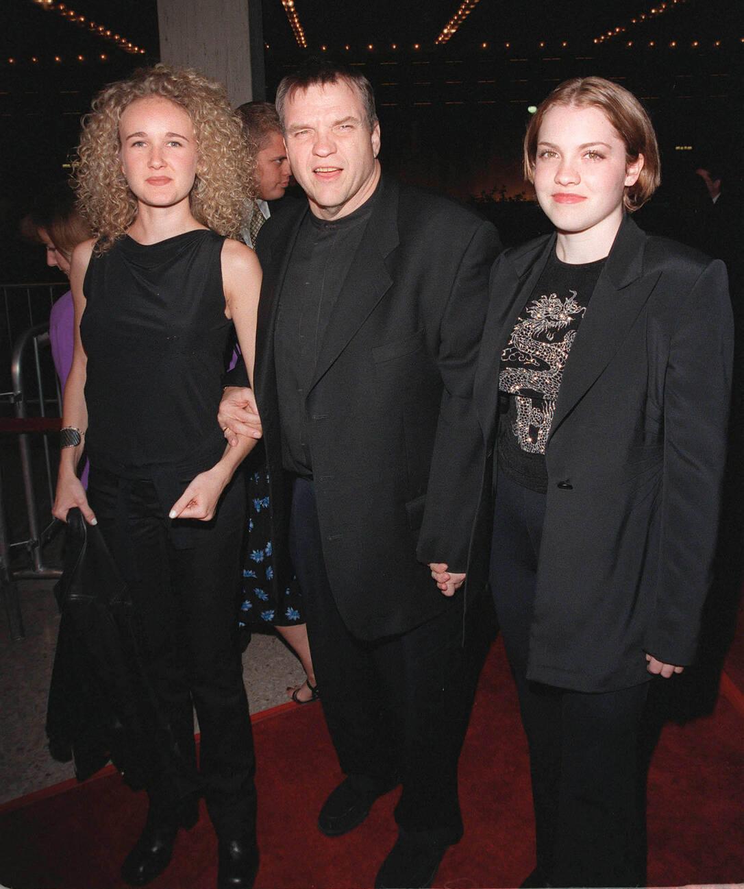 Meat Loaf With Daughters Pearl And Amanda At The Los Angeles Premiere Of &Amp;Quot;The Mighty,&Amp;Quot; 1998.