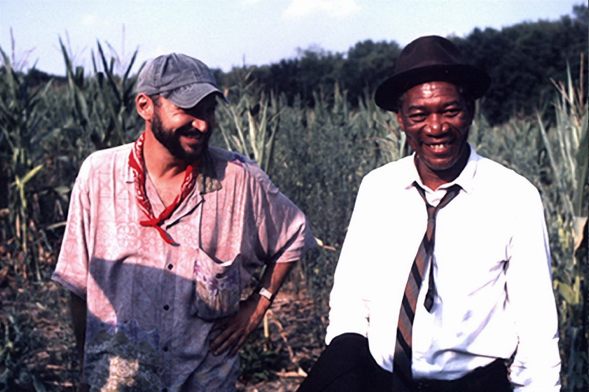 Morgan Freeman With The Director Frank Darabont On The Set.
