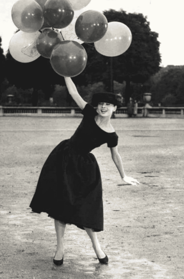 Audrey Hepburn Holding Balloons On The Set Of Funny Face, Photo By David Seymour, Paris, 1956