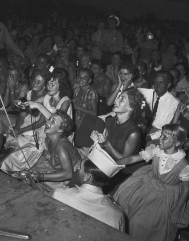 Elvis Mania: The 1950S Teenage Fan Girls Who Lost Their Minds
