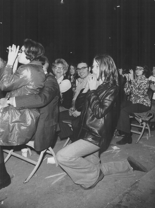 Elvis Mania: The 1950S Teenage Fan Girls Who Lost Their Minds