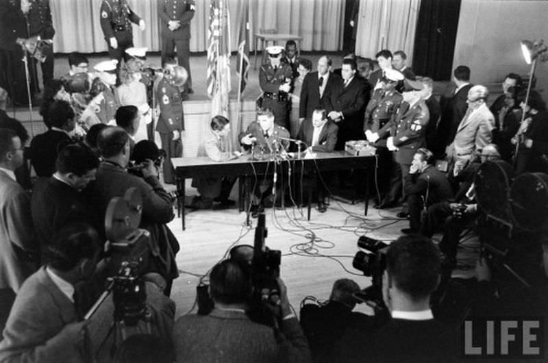 The King Is Back! Elvis Returns From The Army In Photos, March 1960