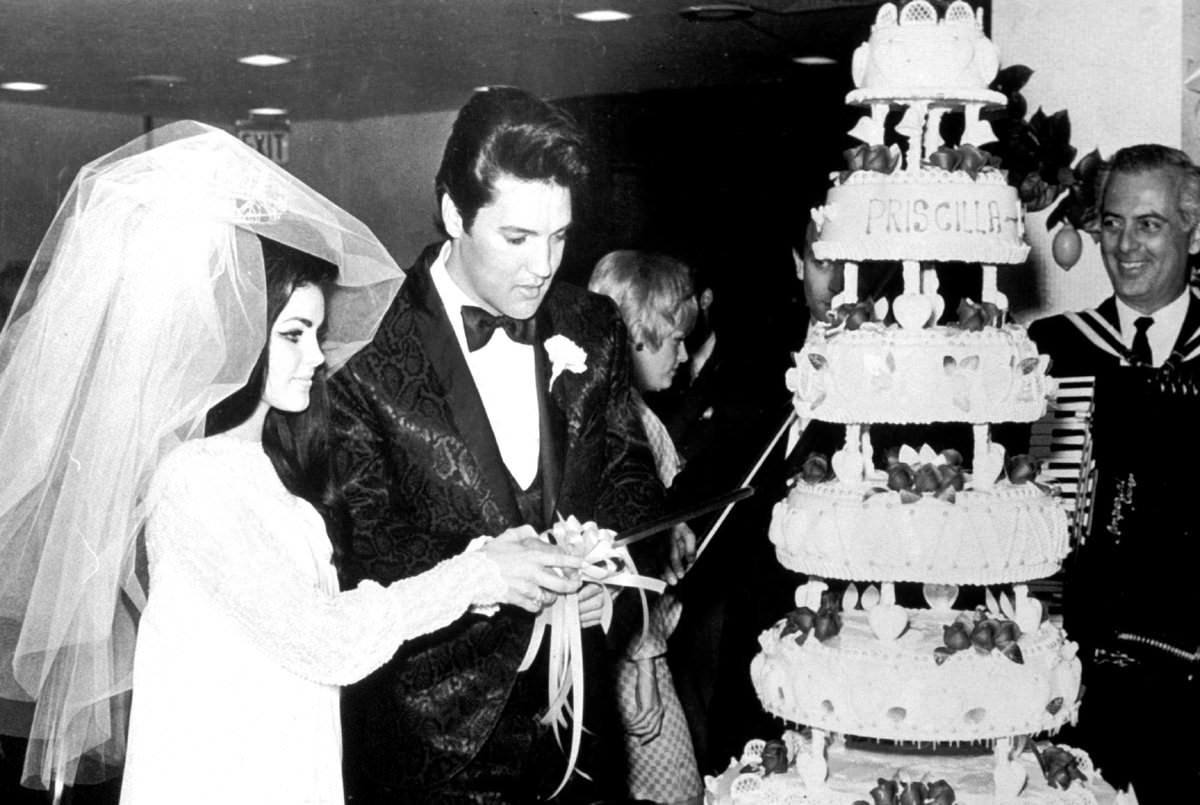 The Love Story Of Elvis And Priscilla Presley And Their Wedding Day In Fascinating Photos