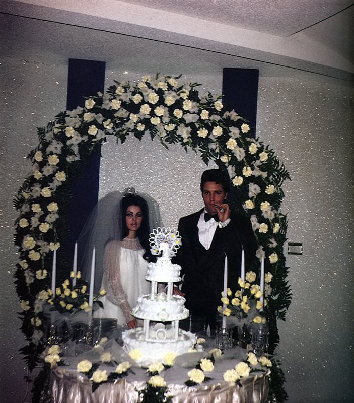 The Love Story Of Elvis And Priscilla Presley And Their Wedding Day In Fascinating Photos