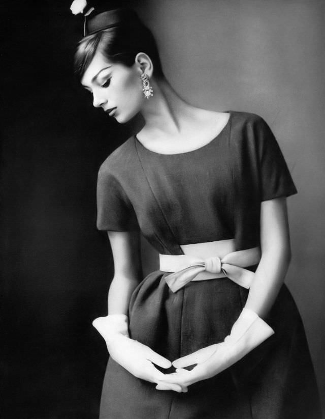 Model In Gray Wool Dinner Dress Bound In Pink Kidskin By Jacques Heim Jeune Filles, Hat By John Frederics, Photo By Francesco Scavullo, Harper'S Bazaar, July 1959