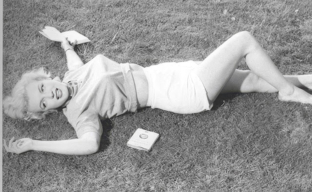 Marilyn Monroe: The Hollywood Icon'S Love Affair With Books