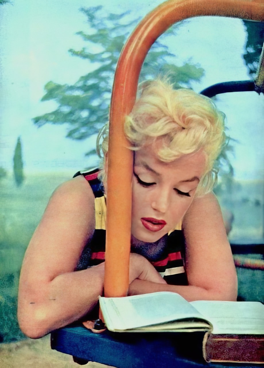 Marilyn Monroe: The Hollywood Icon'S Love Affair With Books