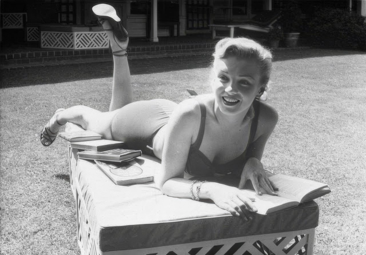 Marilyn Monroe: The Hollywood Icon'S Love Affair With Books
