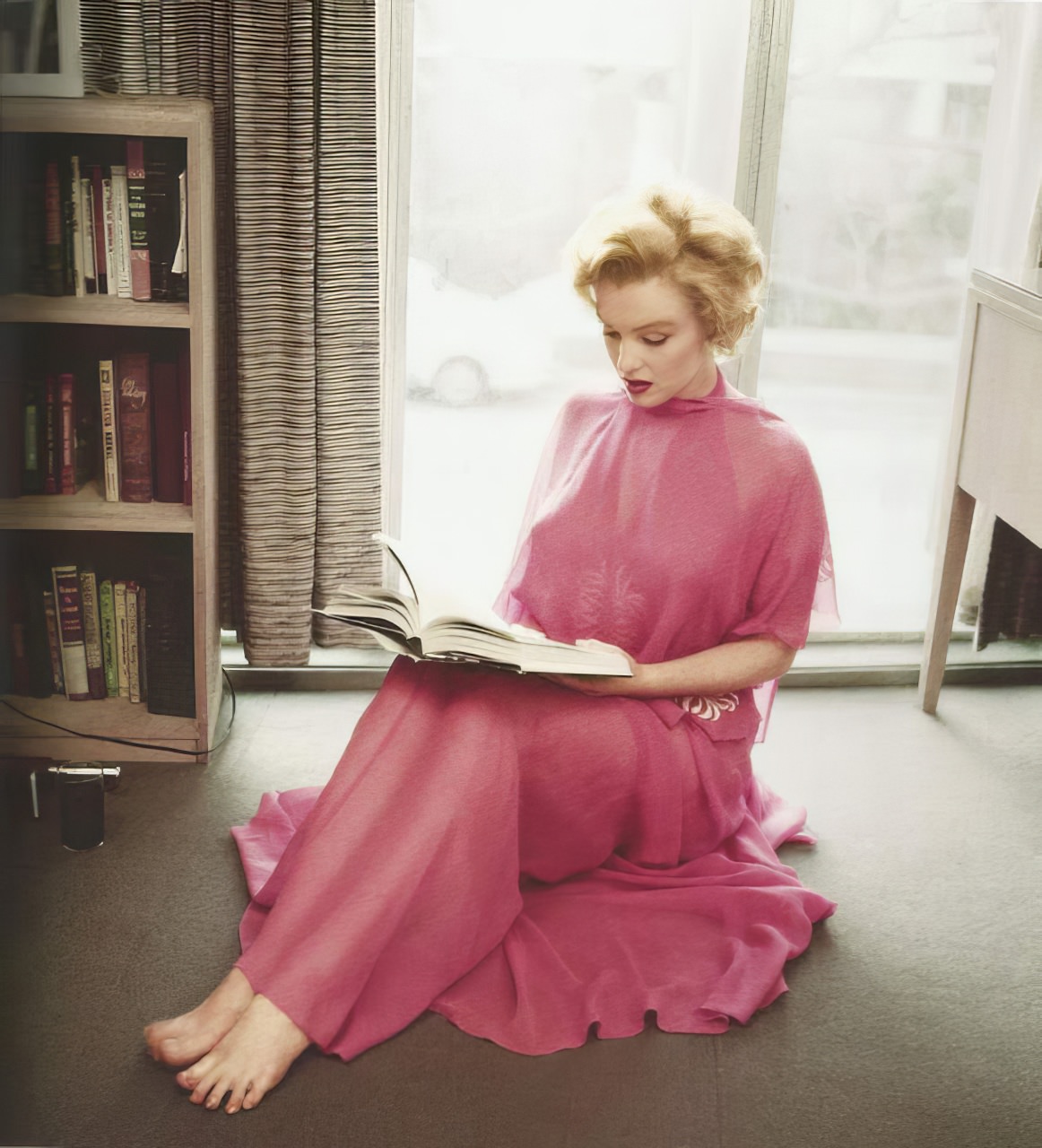 Marilyn Monroe: The Hollywood Icon'S Love Affair With Books
