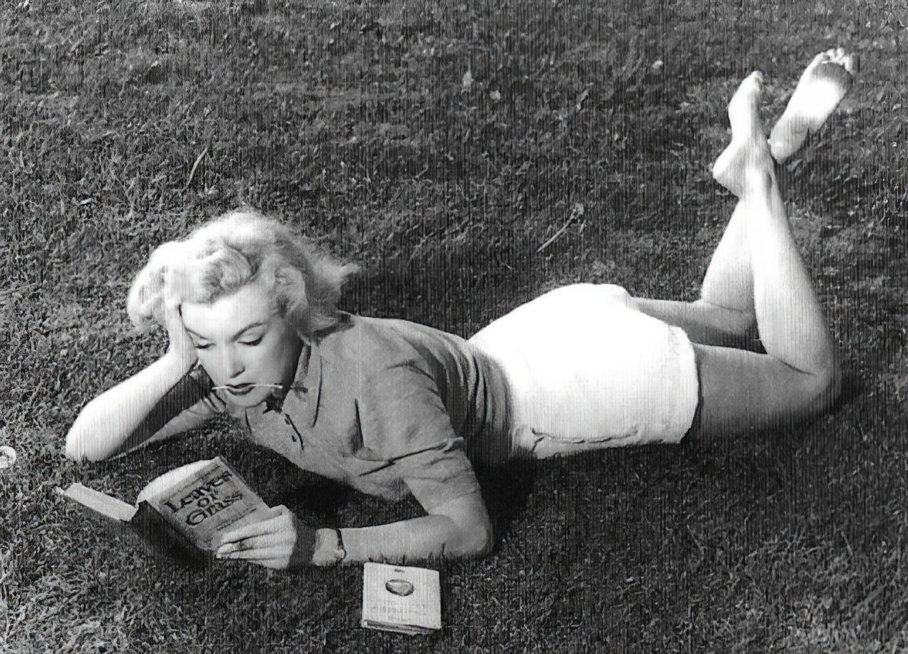 Marilyn Monroe: The Hollywood Icon'S Love Affair With Books