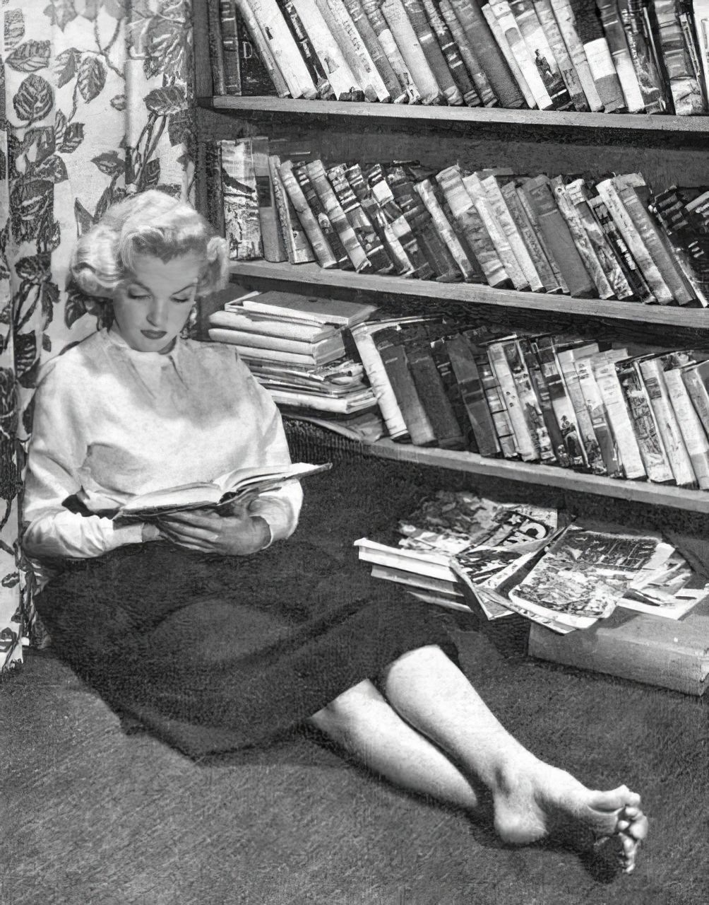 Marilyn Monroe: The Hollywood Icon'S Love Affair With Books