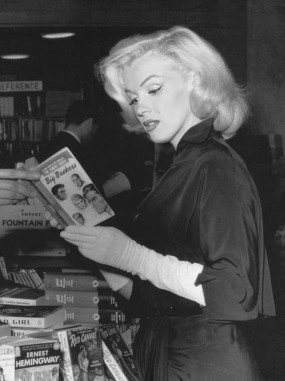 Marilyn Monroe: The Hollywood Icon'S Love Affair With Books