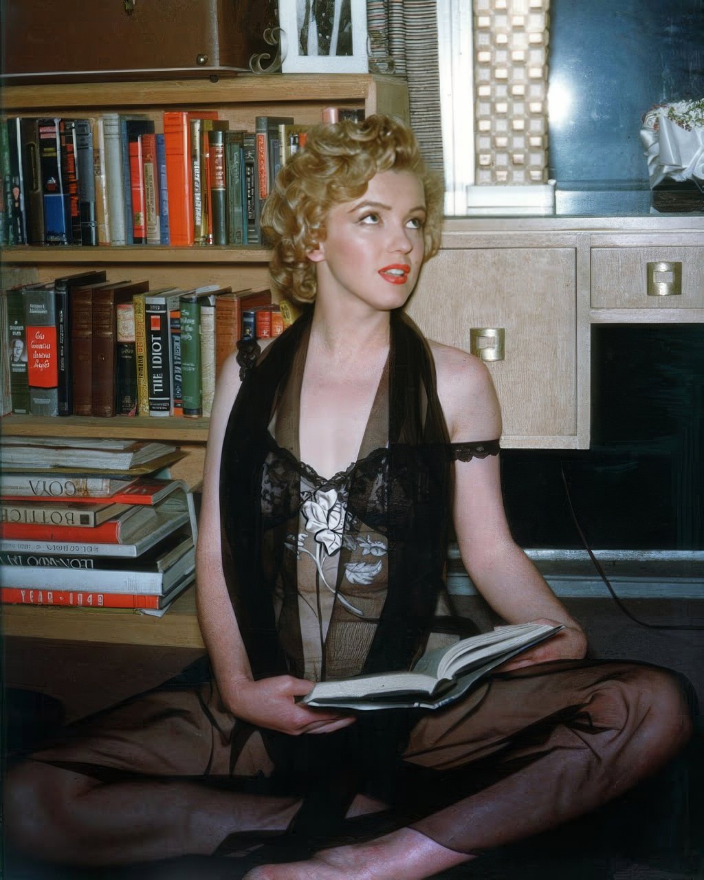 Marilyn Monroe: The Hollywood Icon'S Love Affair With Books