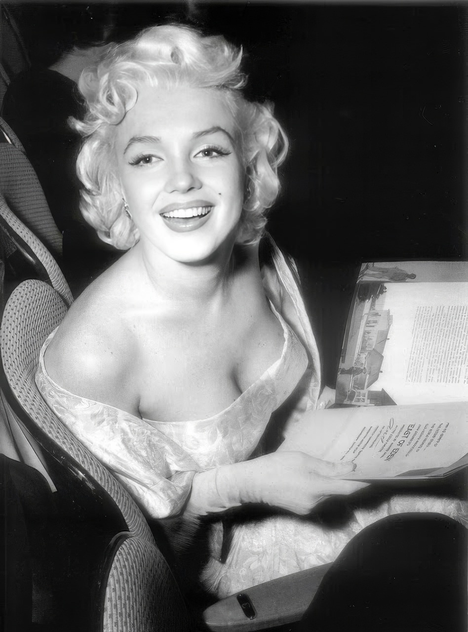 Marilyn Monroe: The Hollywood Icon'S Love Affair With Books
