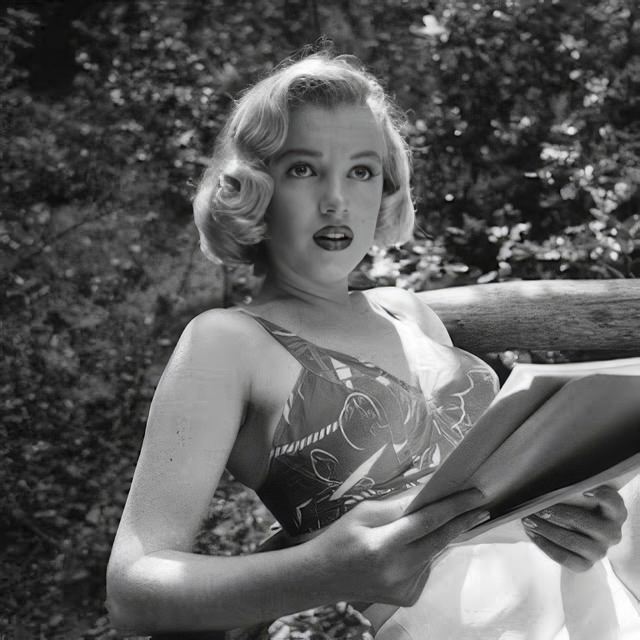 Marilyn Monroe: The Hollywood Icon'S Love Affair With Books