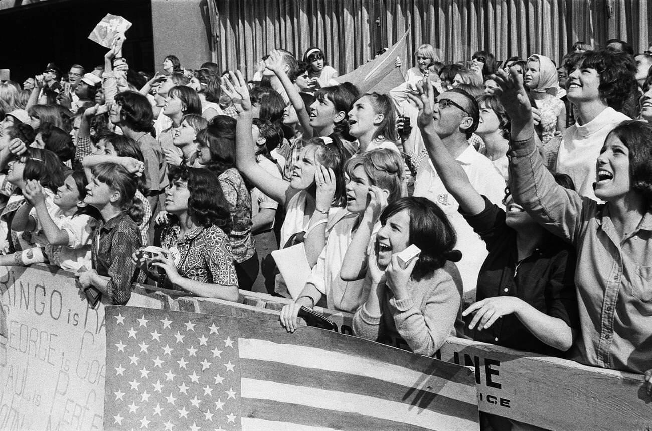 The Beatles In New York City, On Their North American Tour Ahead Of Their Concert To Be Held At Forest Hills. Cheering Fans Gathered Outside The Delmonico Hotel In New York Where The Band Are Staying, 1964.