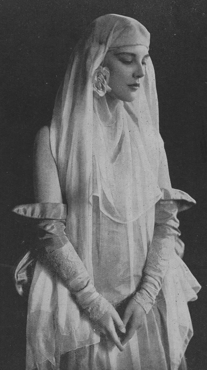 Justine Johnstone In The Ziegfeld Follies Of 1916, 1916.